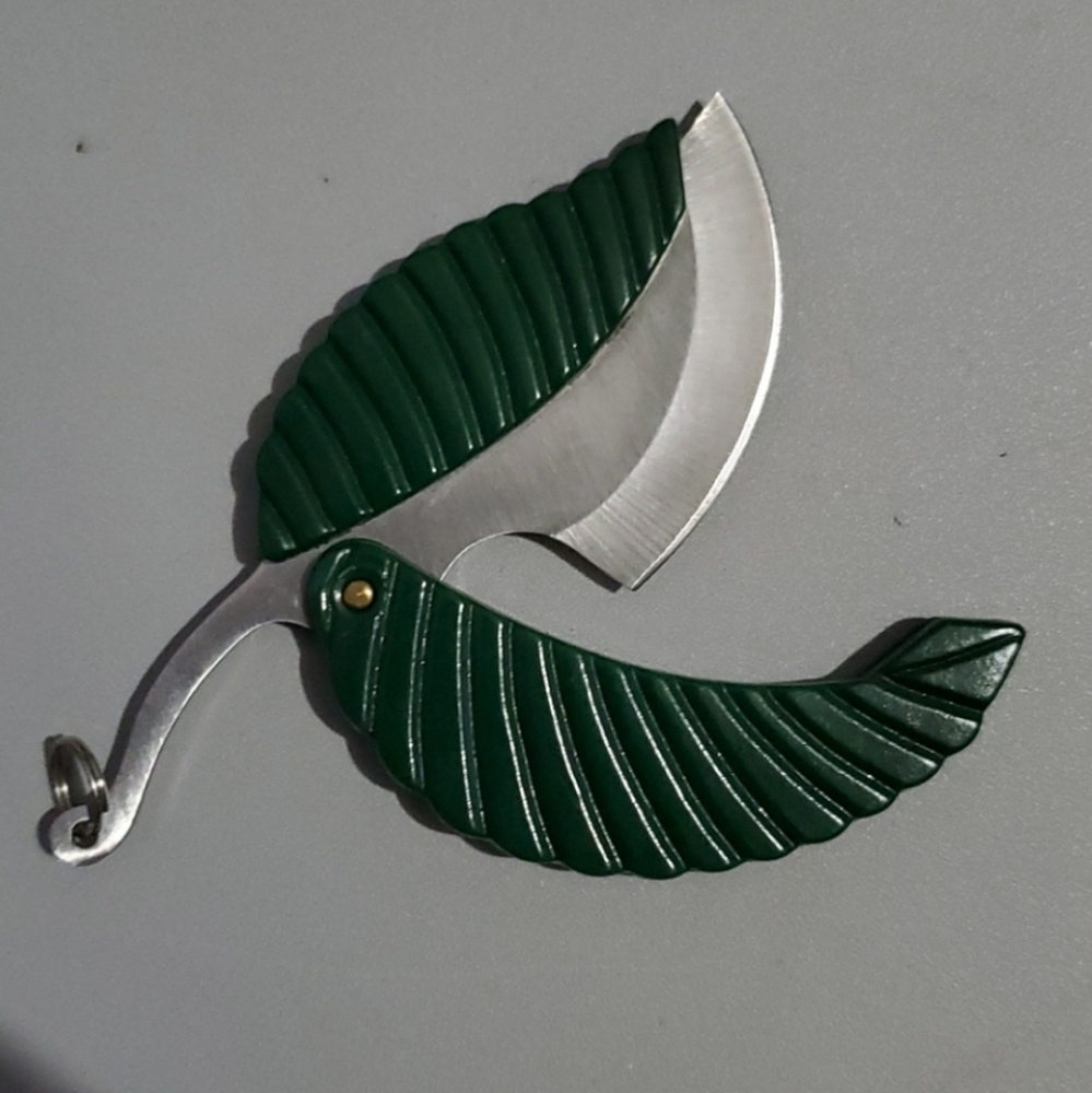 Leaf Keychain with Blade